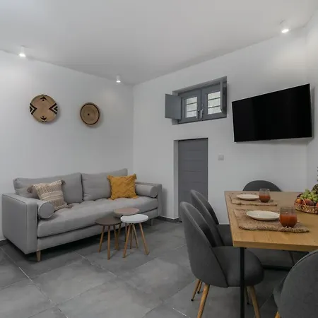 Luna Blanca * Adamantas (Milos)